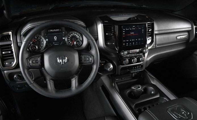 RAM 1500 Sport - interior
