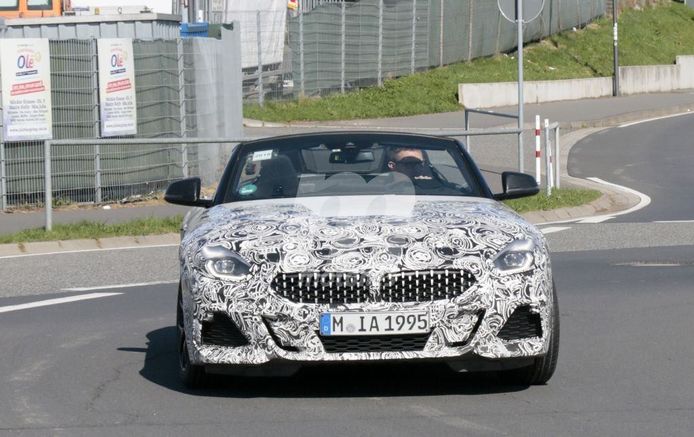 El nuevo BMW Z4 llega a Nürburgring para continuar sus pruebas dejando ver su nuevo interior