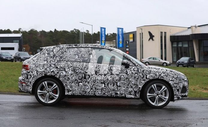 Audi RS Q3 2019 - foto espía lateral