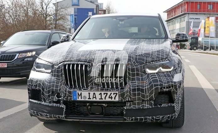 BMW X5 M 2019 - foto espía frontal