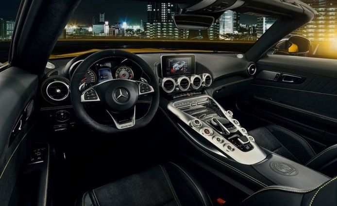 Mercedes-AMG GT S Roadster 2018 - interior