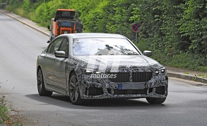 El BMW Serie 7 2019 luce una pérdida de camuflaje en estas nuevas fotos espía
