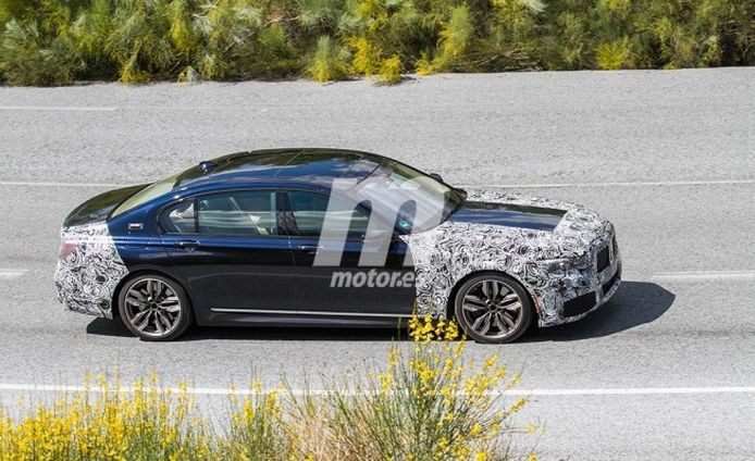 BMW Serie 7 2019 - foto espía lateral