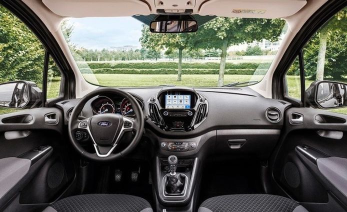 Ford Tourneo Courier 2018 - interior