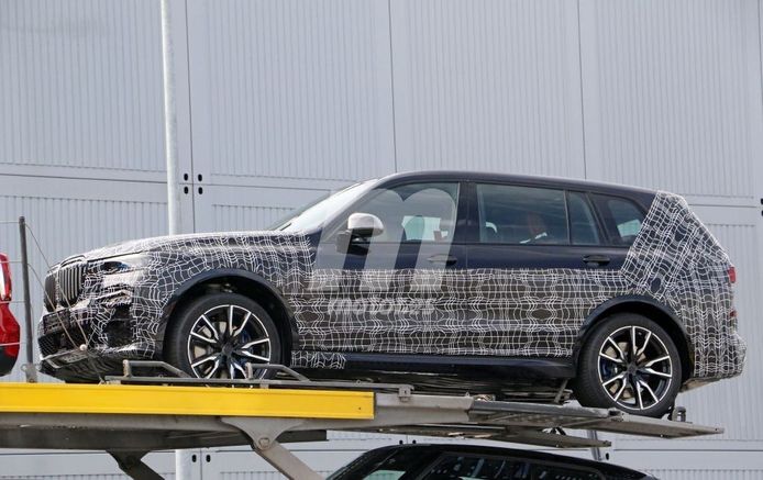 Nos asomamos al interior del nuevo BMW X7, que continúa destapándose cada vez más