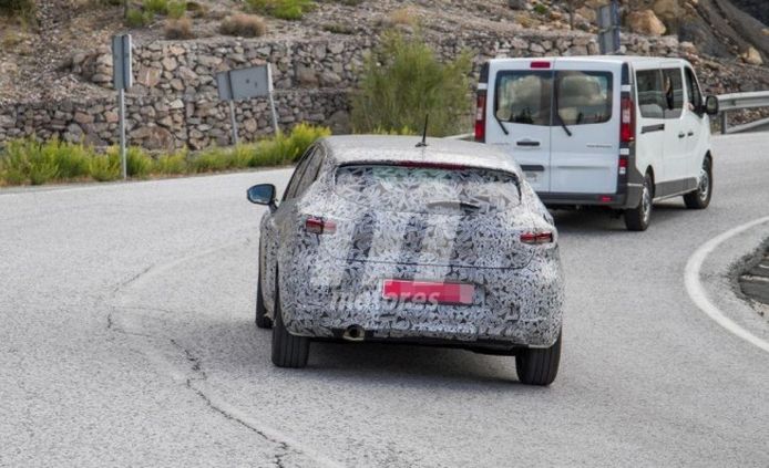 Renault Clio 2019 - foto espía posterior