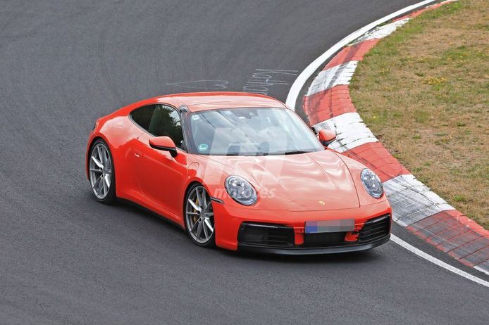 El Porsche 911 Carrera llega prácticamente desnudo a Nürburgring
