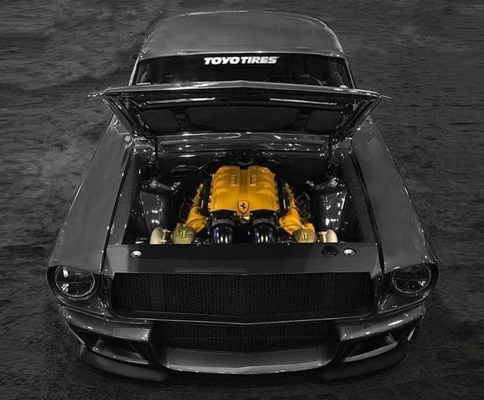 Ford Mustang Corruptt: un Mustang clásico con un V8 Ferrari de doble turbo