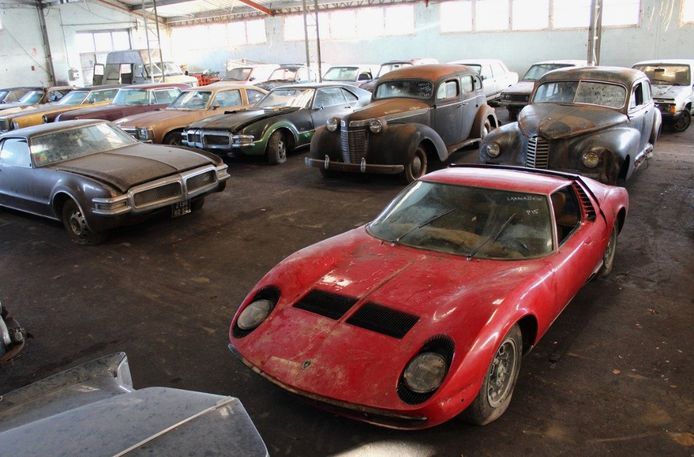 Lamborghini Miura descubierto en una impresionante colección abandonada