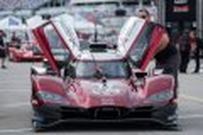 Mazda lidera el primer test, Alonso debuta en el Cadillac