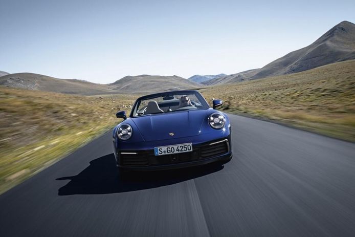 Porsche inaugura el año 2019 desvelando la nueva generación del 911 Cabrio