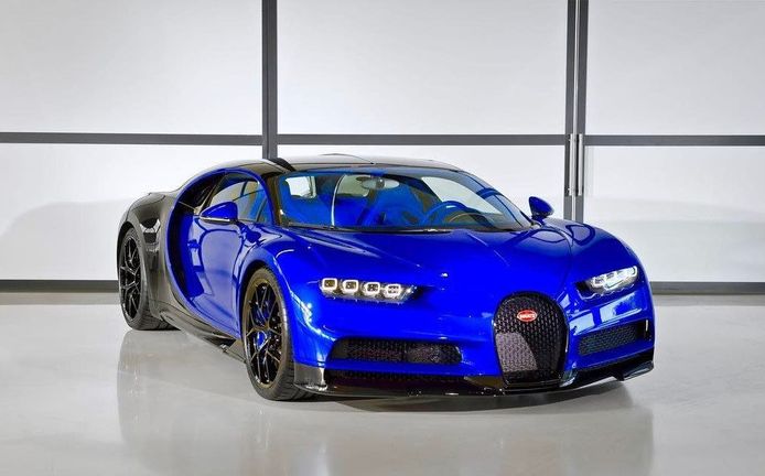 El primer y llamativo Bugatti Chiron Sport sale de la factoría