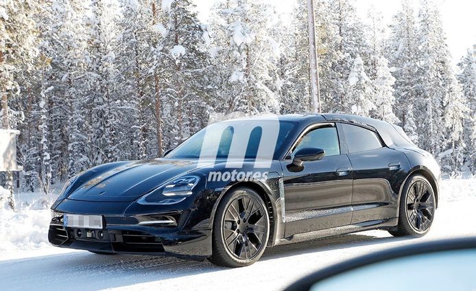 El Porsche Taycan Cross Turismo se enfrenta a la nieve del norte de Europa