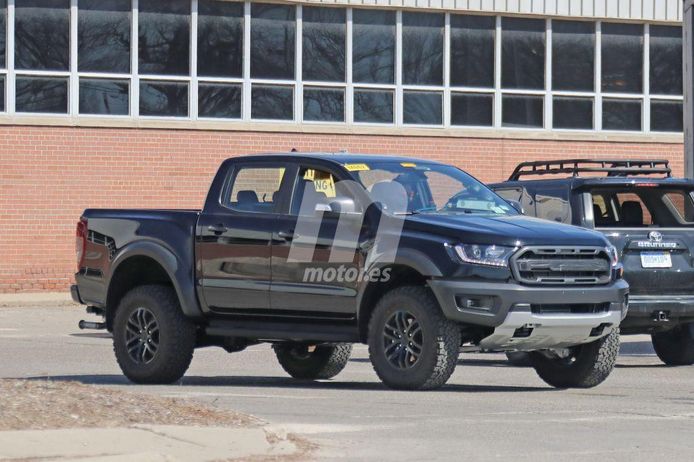 Extraña mula del Ford Ranger Raptor con nuevos escapes cazada en EEUU