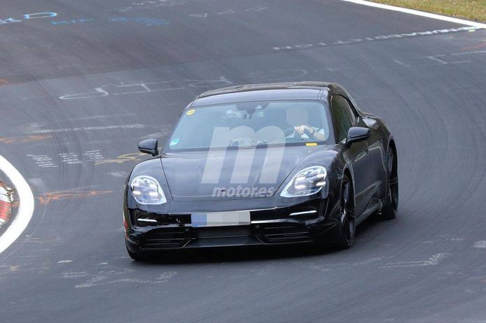El Porsche Taycan Cross Turismo ya rueda en Nürburgring