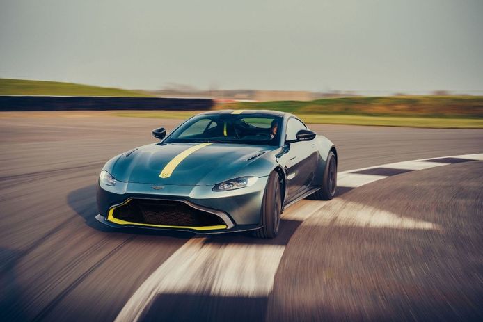 Aston Martin desvela el nuevo Vantage AMR más ligero y con caja manual