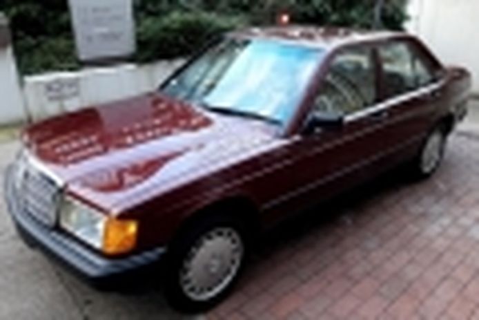Un Mercedes 190E de 1986 a estrenar por 50.000 €