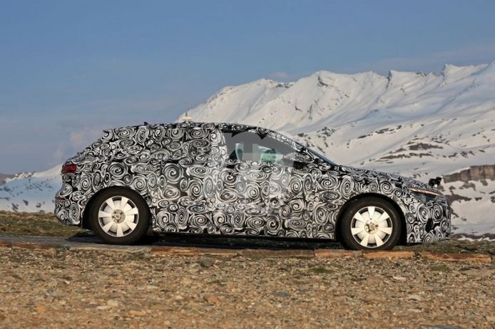 Audi A3 Sportback 2020 - foto espía lateral