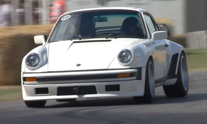 El primer Porsche 911 TAG Turbo con motor de F1 rodó en Goodwood [vídeo]