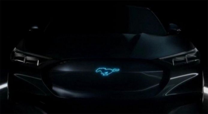 El supuesto SUV eléctrico inspirado en el Ford Mustang, lo conoceremos durante el Salón de los Ángeles