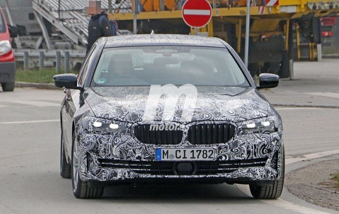 Nuevas fotos espía del BMW Serie 5 Touring LCI 2021 descubren el nuevo diseño frontal