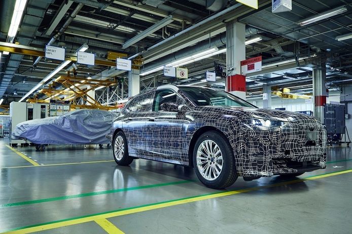 El SUV eléctrico basado en el concept BMW iNEXT contará con tres versiones en 2021