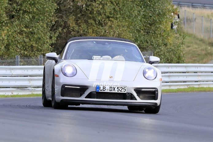 El nuevo Porsche 911 GTS Cabrio 2020 vuelve a dejarse ver destapado en Nürburgring