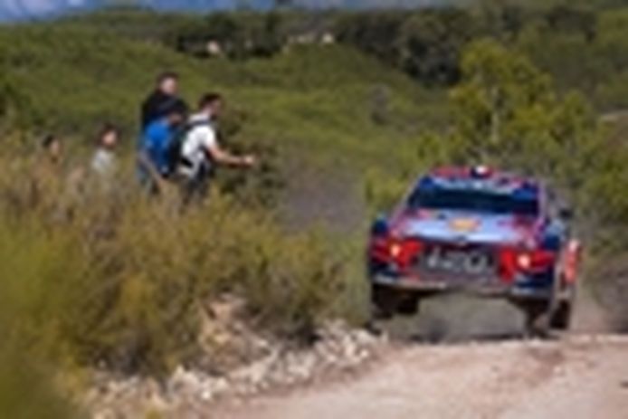 Sébastien Loeb despierta de su letargo y se coloca líder del Rally RACC