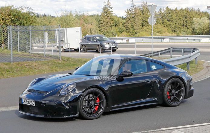 El nuevo Porsche 911 GT3 Touring Package se enfrenta a Nürburgring