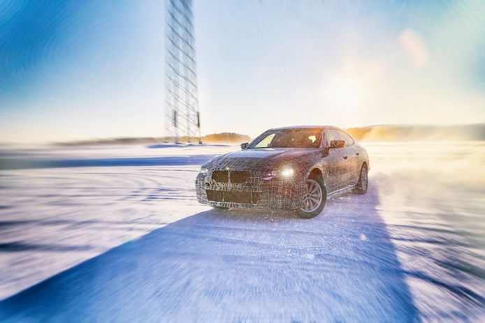 BMW sopesa una batería de 120 kWh para los futuros eléctricos, empezando por el i4