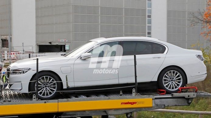 BMW i7 - foto espía lateral