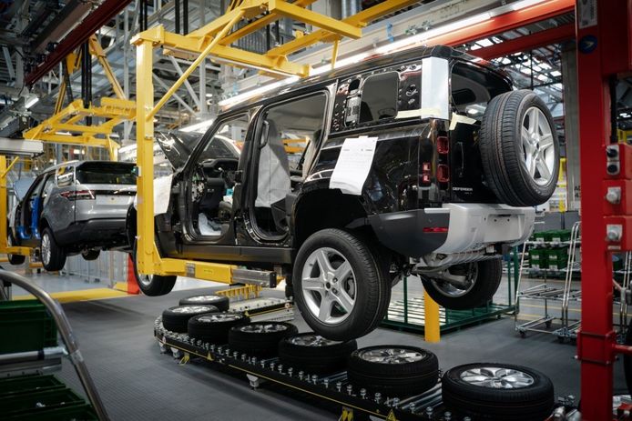 Land Rover comienza la producción del nuevo Defender en Eslovaquia