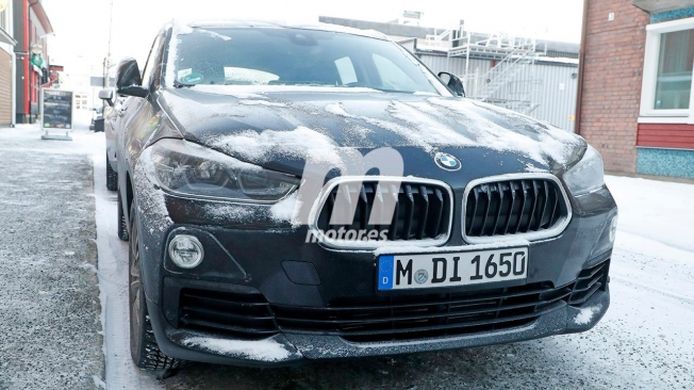 BMW iX2 - foto espía frontal