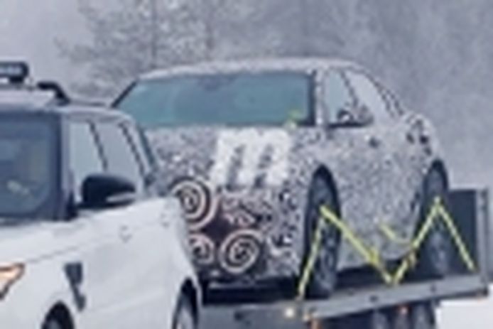 Primeras fotos espía del Jaguar XJ Eléctrico en las pruebas de invierno