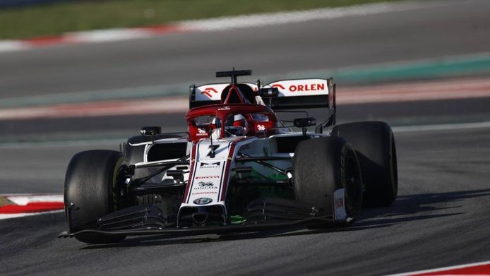 Räikkönen lidera una jornada dominada por el novedoso DAS de Mercedes