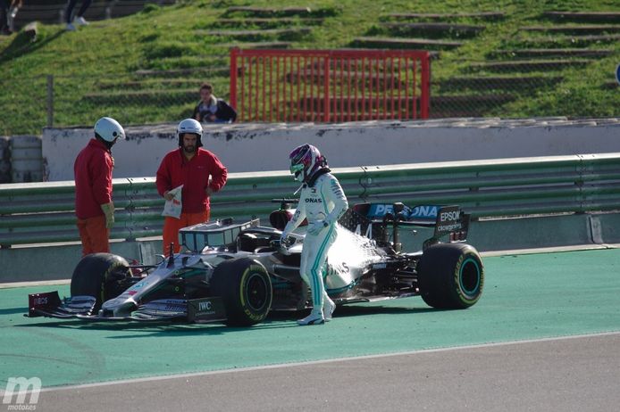 Los problemas del motor Mercedes preocupan seriamente a Hamilton