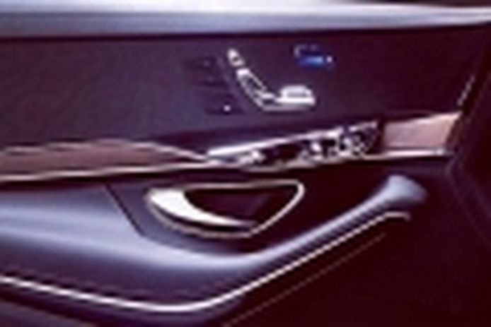 Nueva filtración confirma una avanzada pantalla en las puertas del Mercedes Clase S 2021