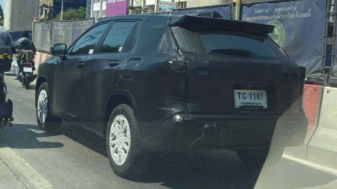 Toyota Corolla Cross - foto espía posterior