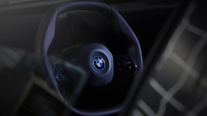 BMW iX - volante