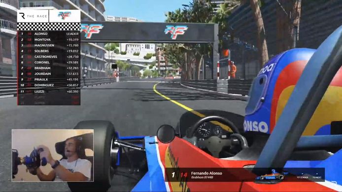 Alonso sube al podio tras salir último en la segunda carrera