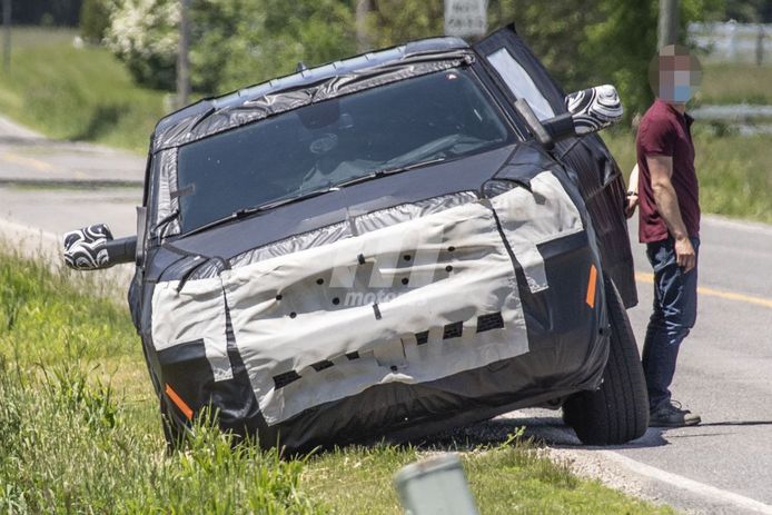 Un prototipo del nuevo Jeep Wagoneer 2022 sufre un accidente bastante extraño