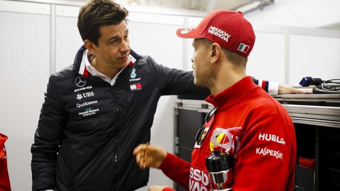 ¿Tiene Mercedes interés real en Vettel o es simple cortesía?