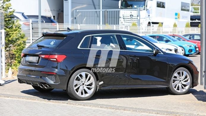 Audi S3 Sportback 2021 - foto espía posterior