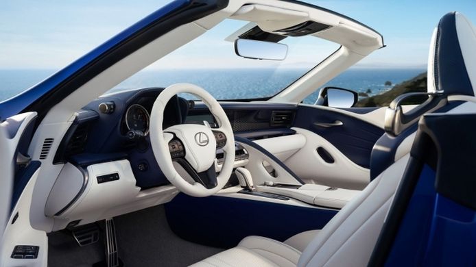 Lexus LC 500 Cabrio - interior