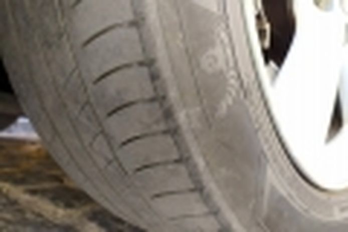 ¿Cuál es la multa por llevar los neumáticos gastados?