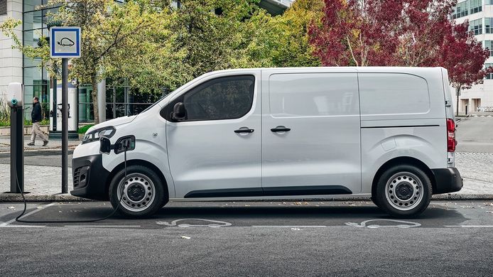 La furgoneta eléctrica Citroën ë-Jumpy ya está a la venta en España