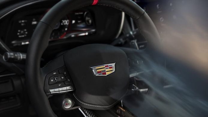 Cadillac desvela el volante de las versiones V-Series Blackwing a modo de teaser