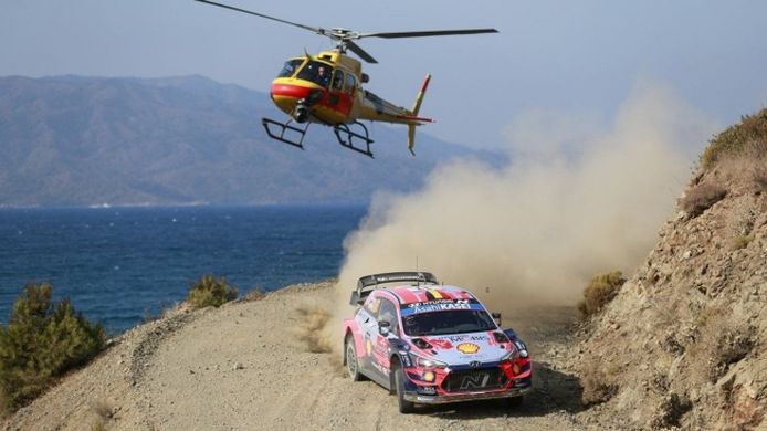 Elfyn Evans supera el caos de la última etapa y gana el Rally de Turquía