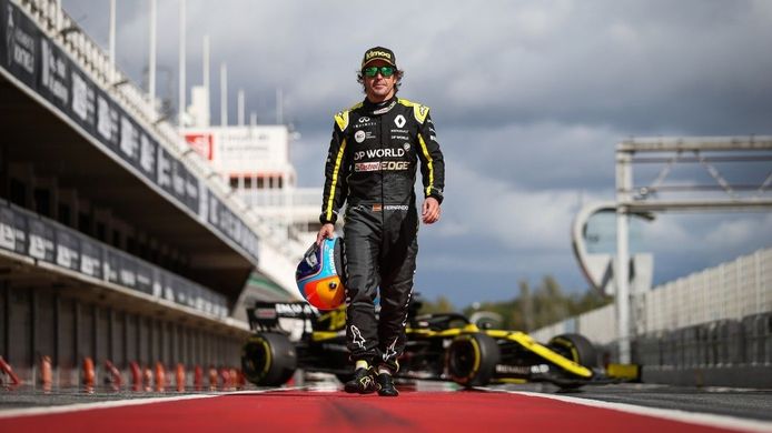 El filming day de Fernando Alonso con el Renault RS20, en vídeo