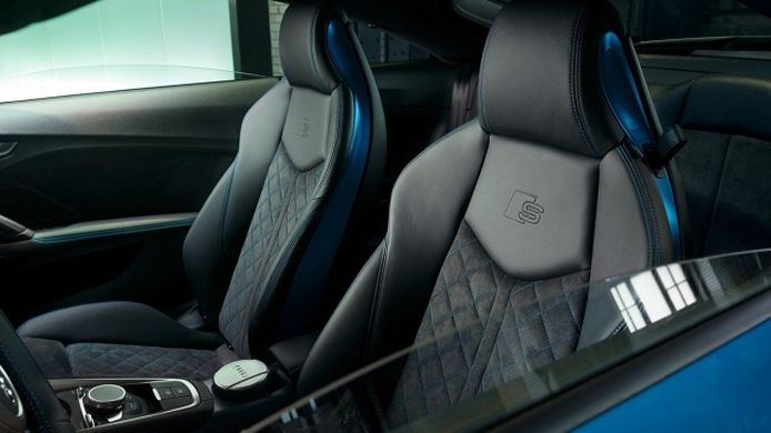 Audi TT S line competition plus - interior